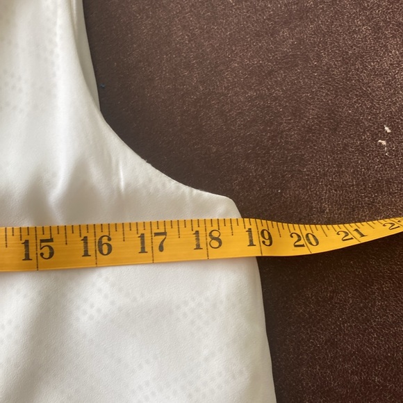 White sleeveless lined top - Picture 6 of 6